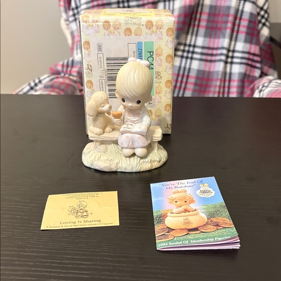 Precious Moments vintage Loving is Sharing 1979 figurine - Picture 1 of 7